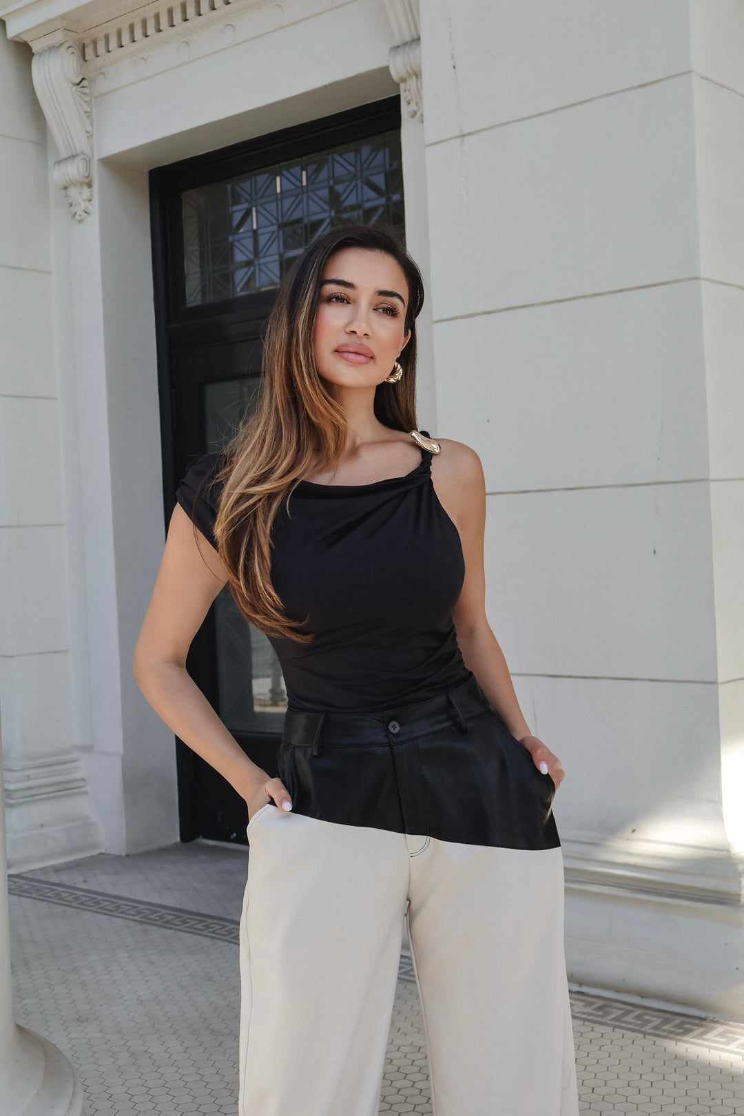 Sienna Twist Shoulder Top - Black