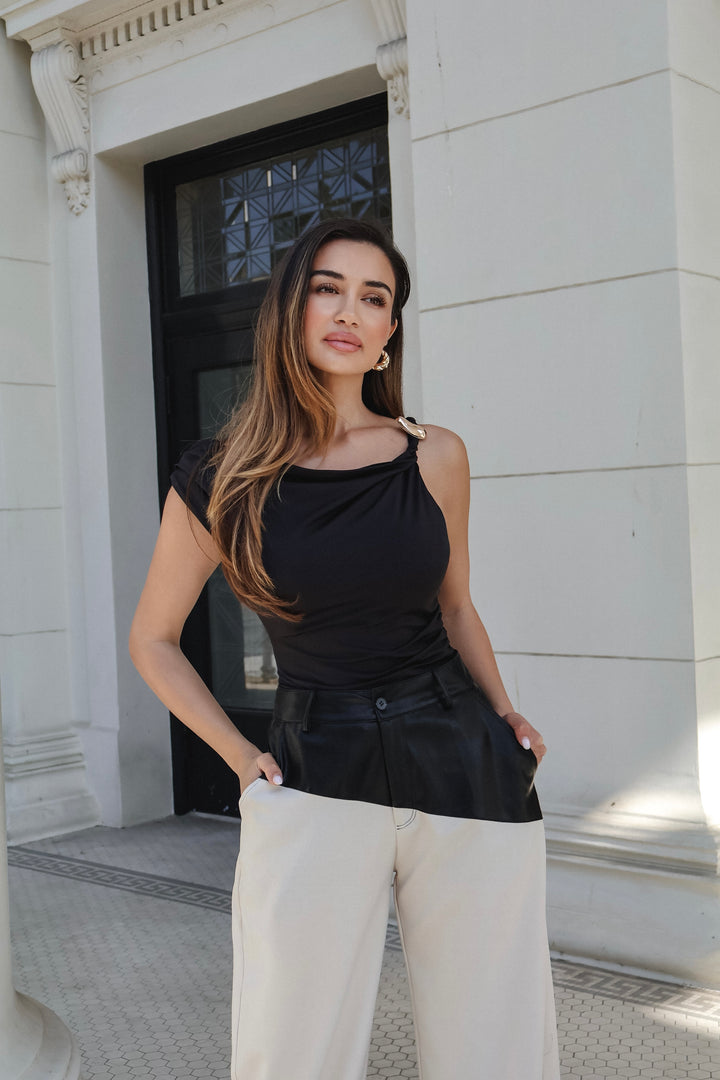 Sienna Twist Shoulder Top - Black